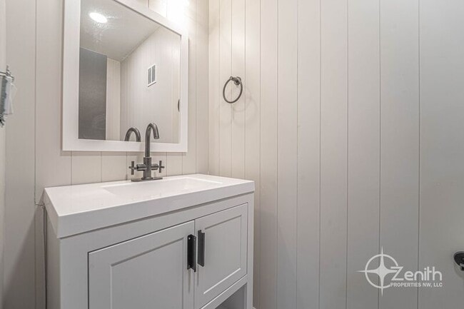 Building Photo - 1011 NE 82nd Ave