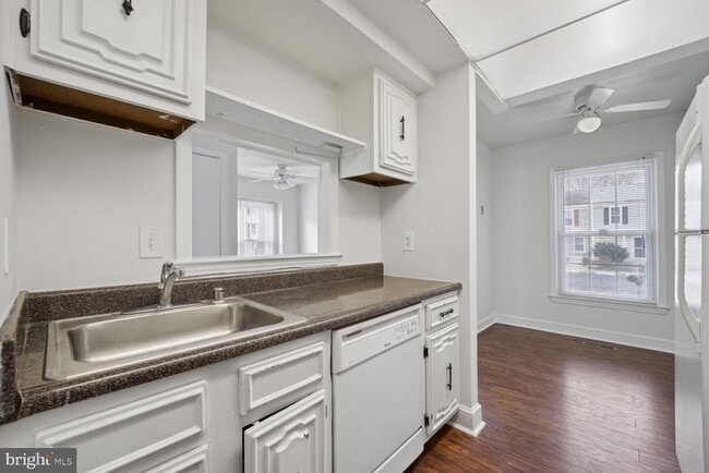 Building Photo - 5490 Safe Harbor Ct