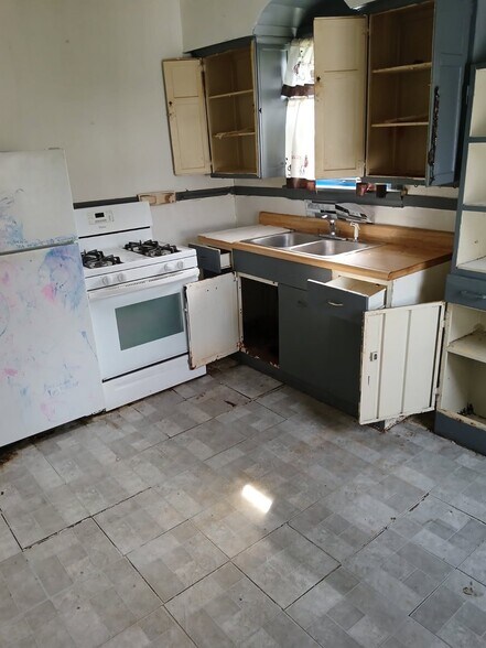 Building Photo - 4931 Plover Ave