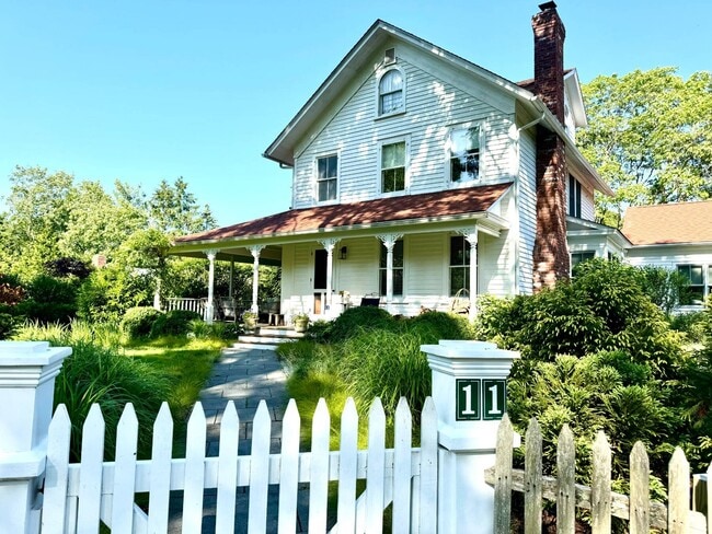 Primary Photo - 11 Montauk Ave