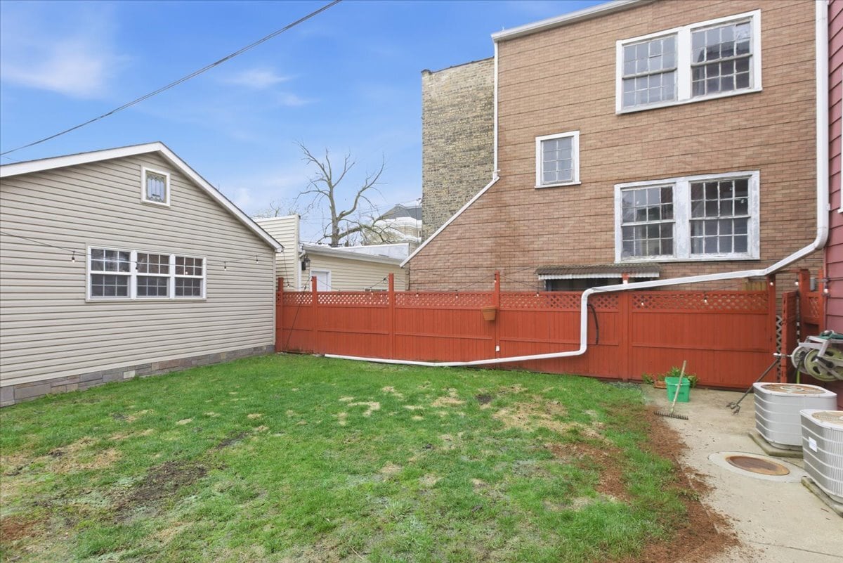 Building Photo - 2711 N Lawndale Ave