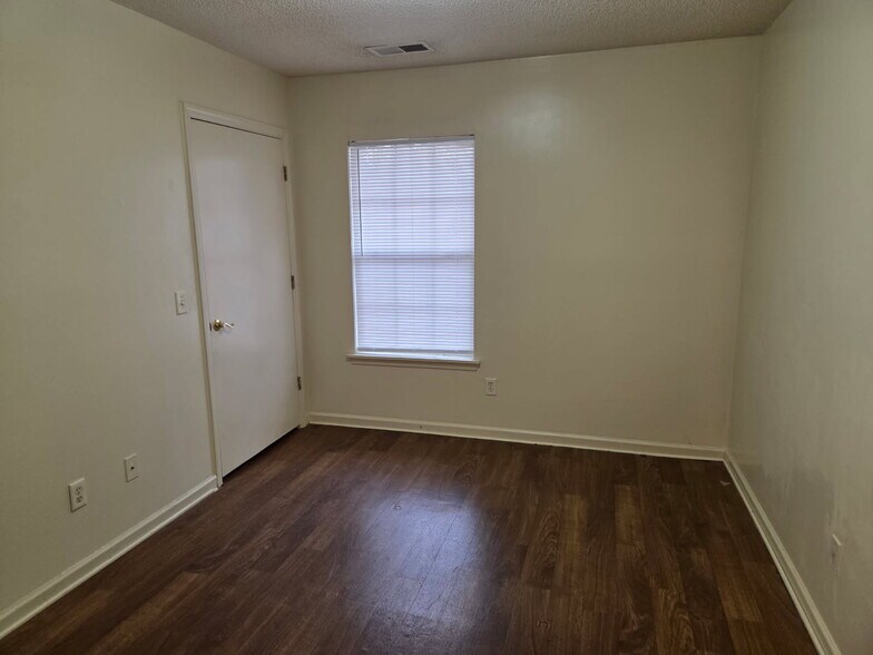 Building Photo - 101 Charles Ave