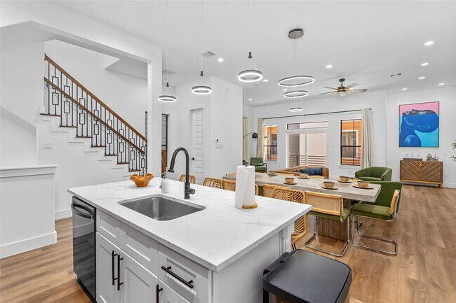 Building Photo - 1303 E 27th St