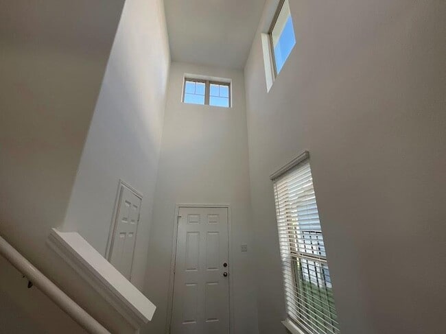 Building Photo - 337 Redonda Dr