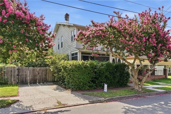 Building Photo - 920 Oaklawn Ave