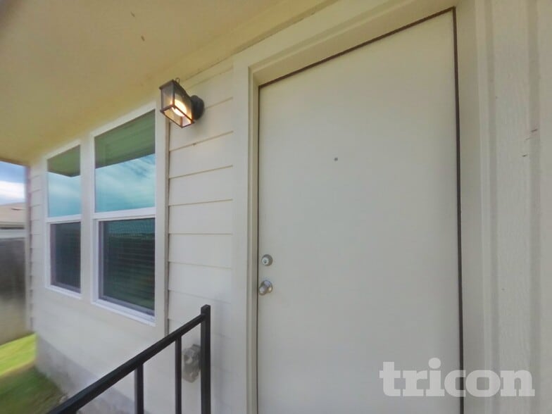 Building Photo - 5116 Saddle Clb Dr