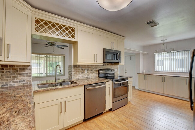 Building Photo - 6347 Country Wood Way