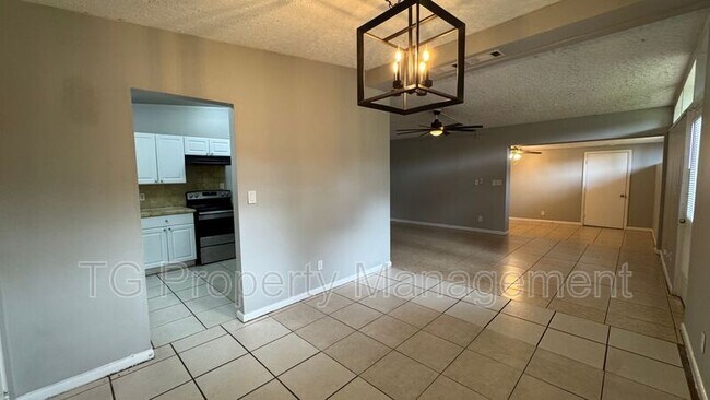 Building Photo - 1053 Cherbourg Ave E