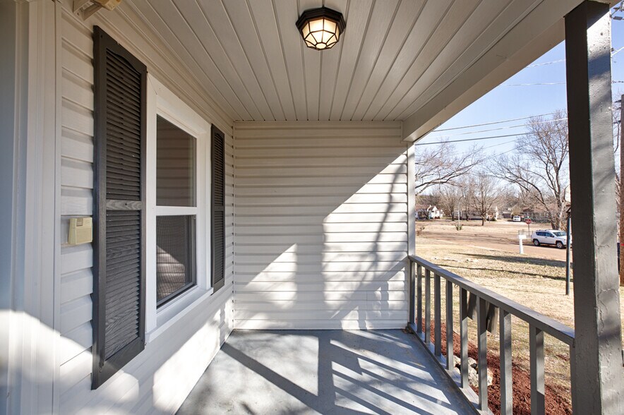 Building Photo - 2206 Walnut St SW