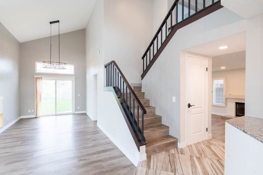 Building Photo - 4744 Golden Ridge Dr