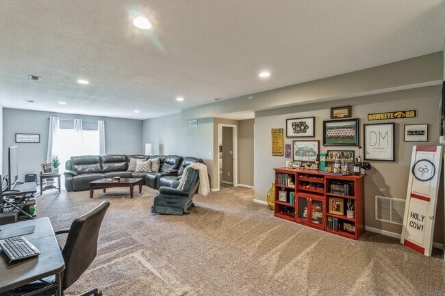 Building Photo - 1588 Foxtail Dr SE