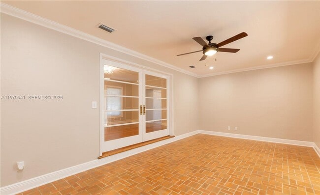 Building Photo - 1350 Mendavia Ave