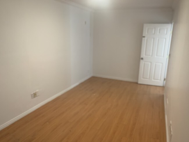 Building Photo - 1754 N Alexandria Ave