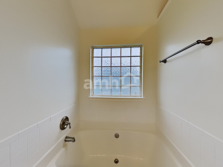 Building Photo - 4125 Arch Pass