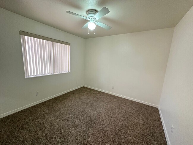 Building Photo - Great 3 Bedroom Home with Detached Garage!
