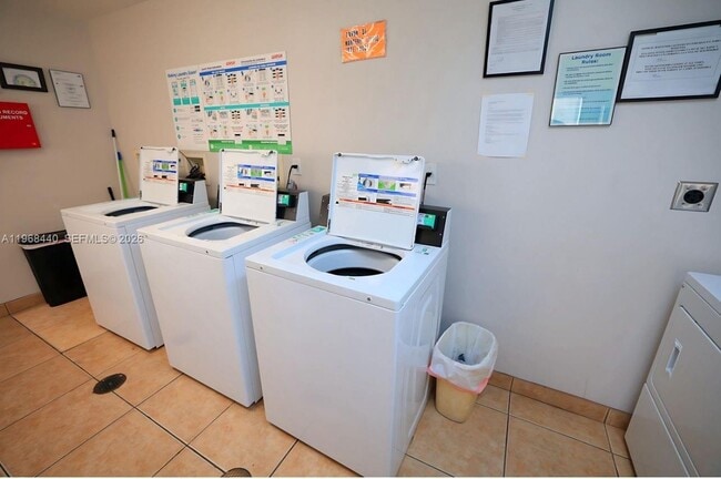 Building Photo - 13 S Royal Poinciana Blvd