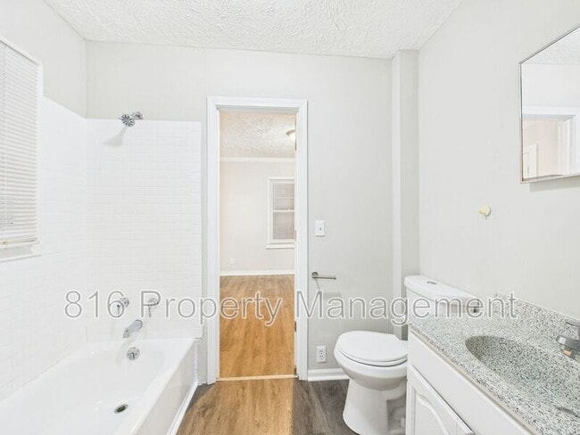 Building Photo - 115 Riley St
