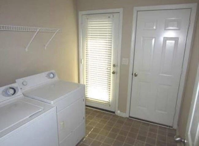 Building Photo - 1220 Misty Isle Dr