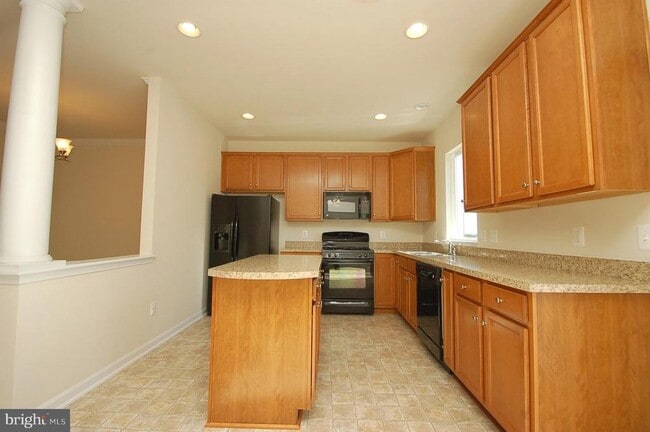Building Photo - 43975 Eastgate View Drive