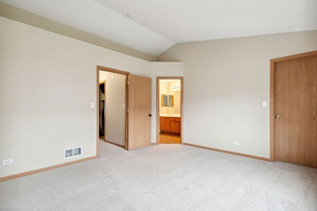 Building Photo - 640 Lincoln Station Dr