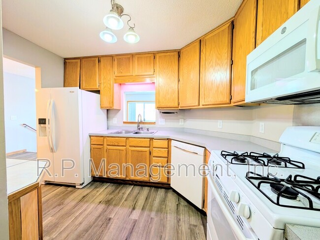 Building Photo - 14254 Estates Ave