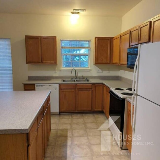 Building Photo - 304 Canewood Pl