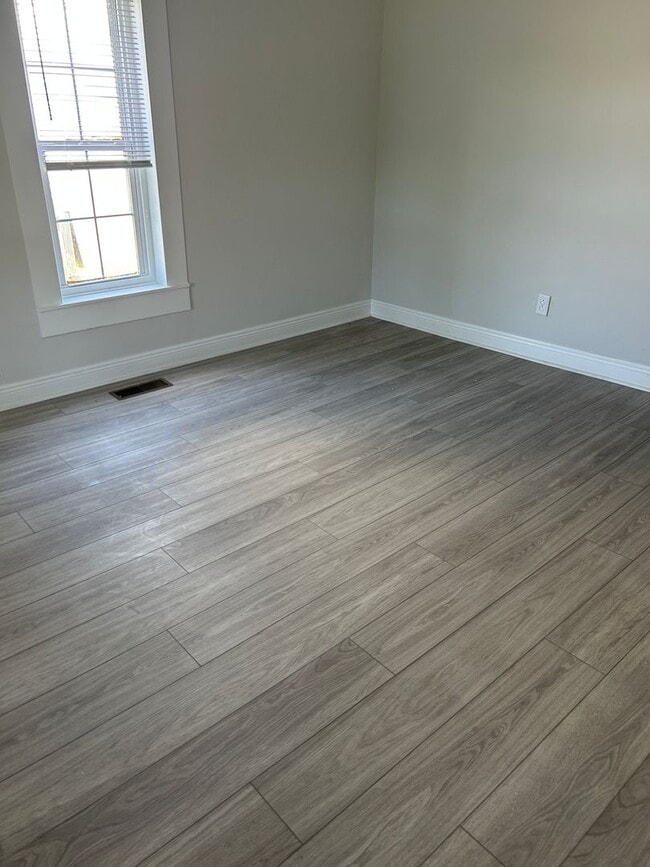 Building Photo - Remodeled 3 bedroom/ 2 bath home located D...