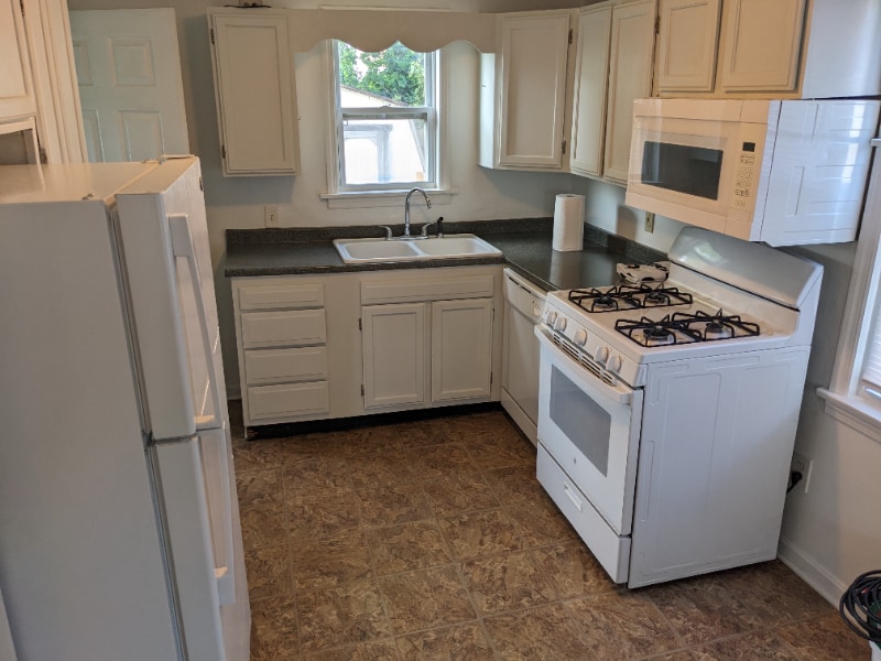 Building Photo - 4610 Belleview Ave