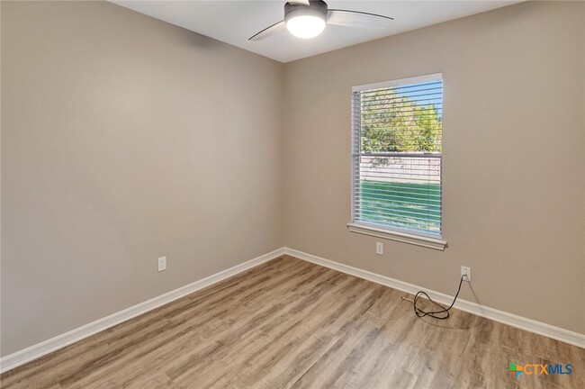 Building Photo - 515 Versailles St