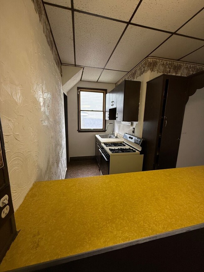 Building Photo - 425 Fourth St Monongahela PA 15063