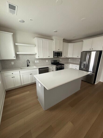 Building Photo - 43396 Farringdon Sq