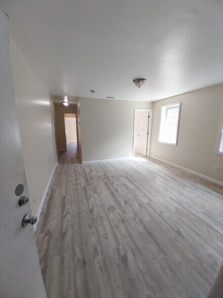 Building Photo - 244 E Hanover St