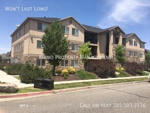 Building Photo - 6941 Village River Ln