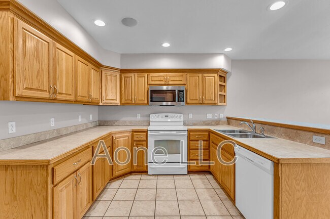 Building Photo - 4428 SE Oak Bend Dr