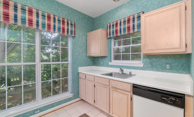 Building Photo - 2 Bedroom 2 Bath Condo Brookstone Baltimor...