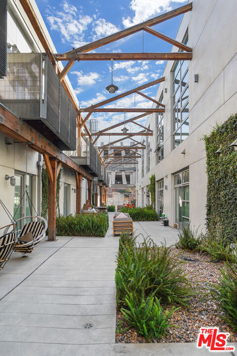 Building Photo - 527 Molino St