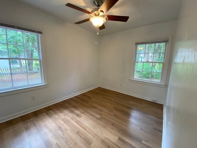 Building Photo - Comfortable 3BR Home Minutes from UF and Midtown