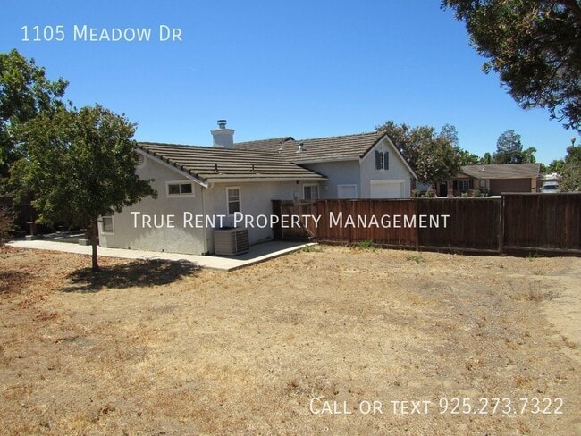 Building Photo - Beautiful 3 Bed, 2 Bath Home in Great Live...