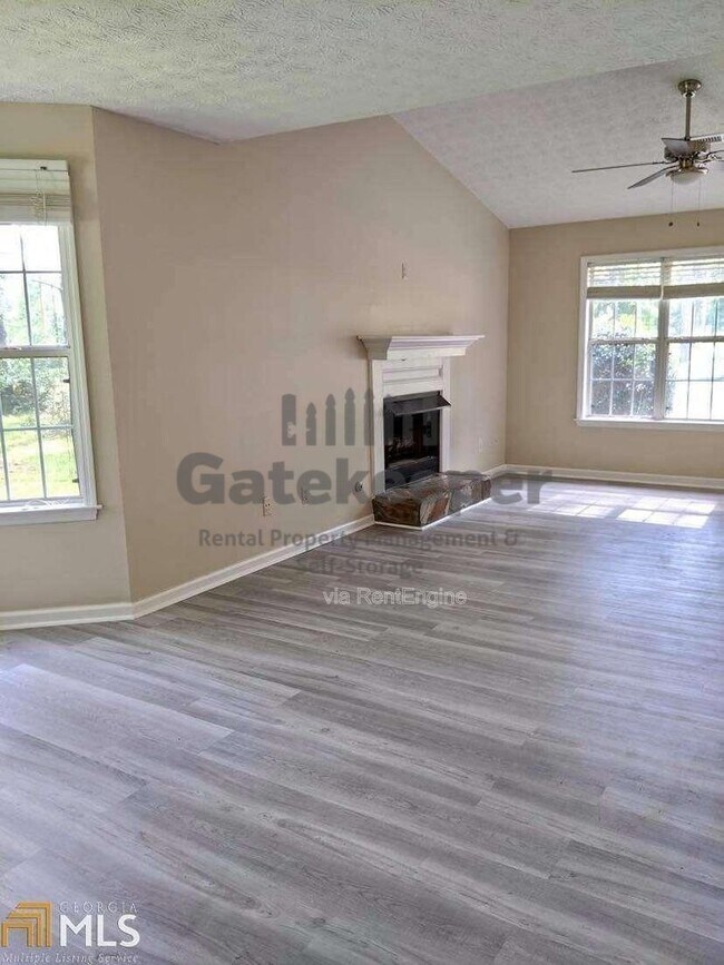 Building Photo - 681 Senoia Rd