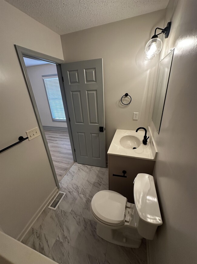 Building Photo - 1114 Patrick Henry Pl