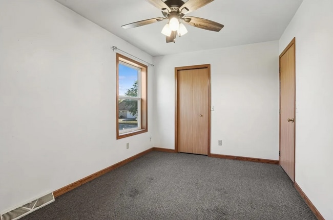 Building Photo - 728 S Main St