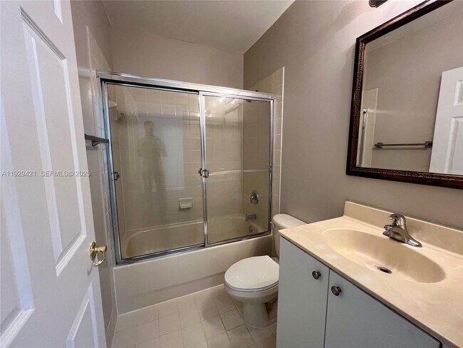 Building Photo - 8208 SW 29th St