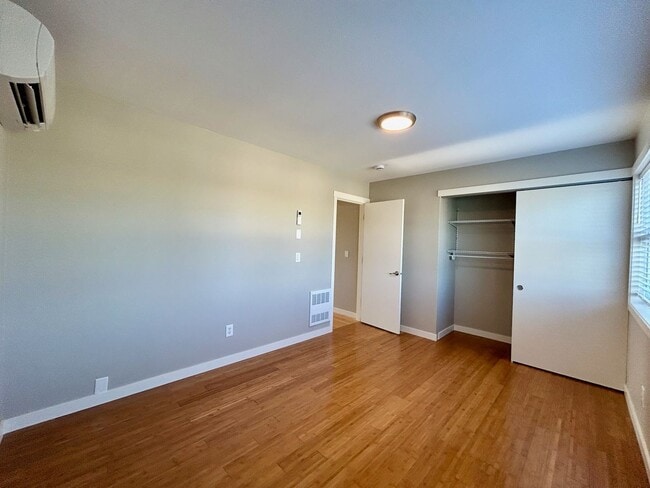 Building Photo - New Holly Townhouse