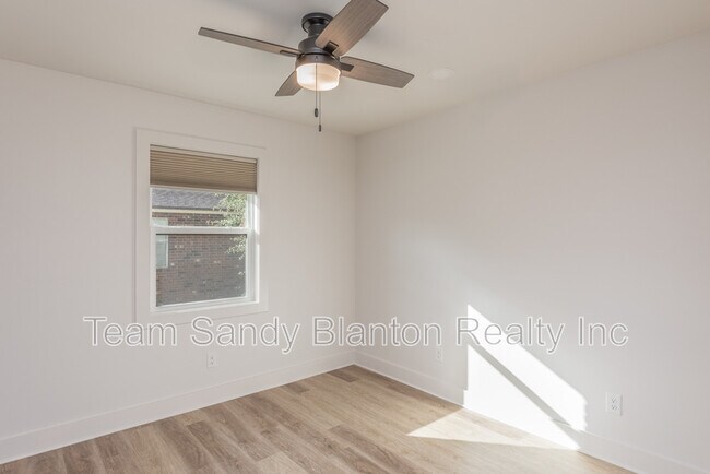 Building Photo - 2540 Hallmark Dr