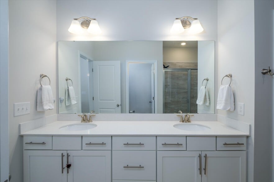 Building Photo - 6135 Snowy Egret Ave