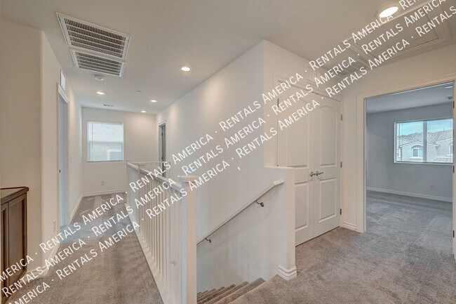 Building Photo - 374 Quail Finch Dr