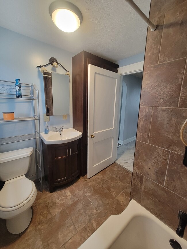 Building Photo - 417 Beaver St