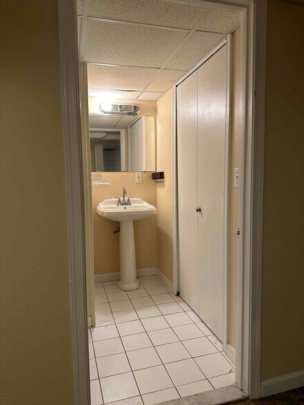 Building Photo - 210 Chamberlain Ave