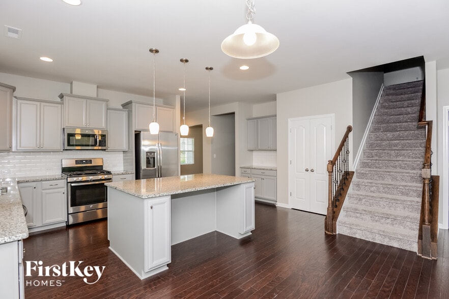 Building Photo - 6014 Eleanor Rigby Rd