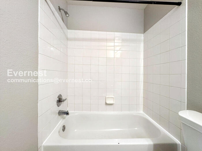 Building Photo - 4079 Perth St